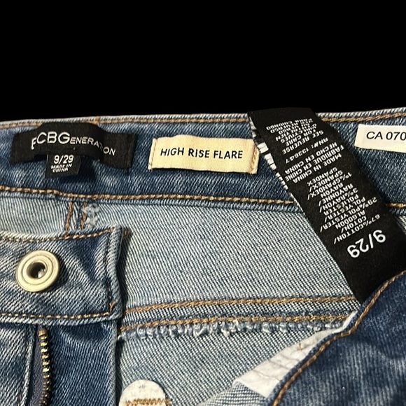 High-rise flare jeans - Picture 3 of 6